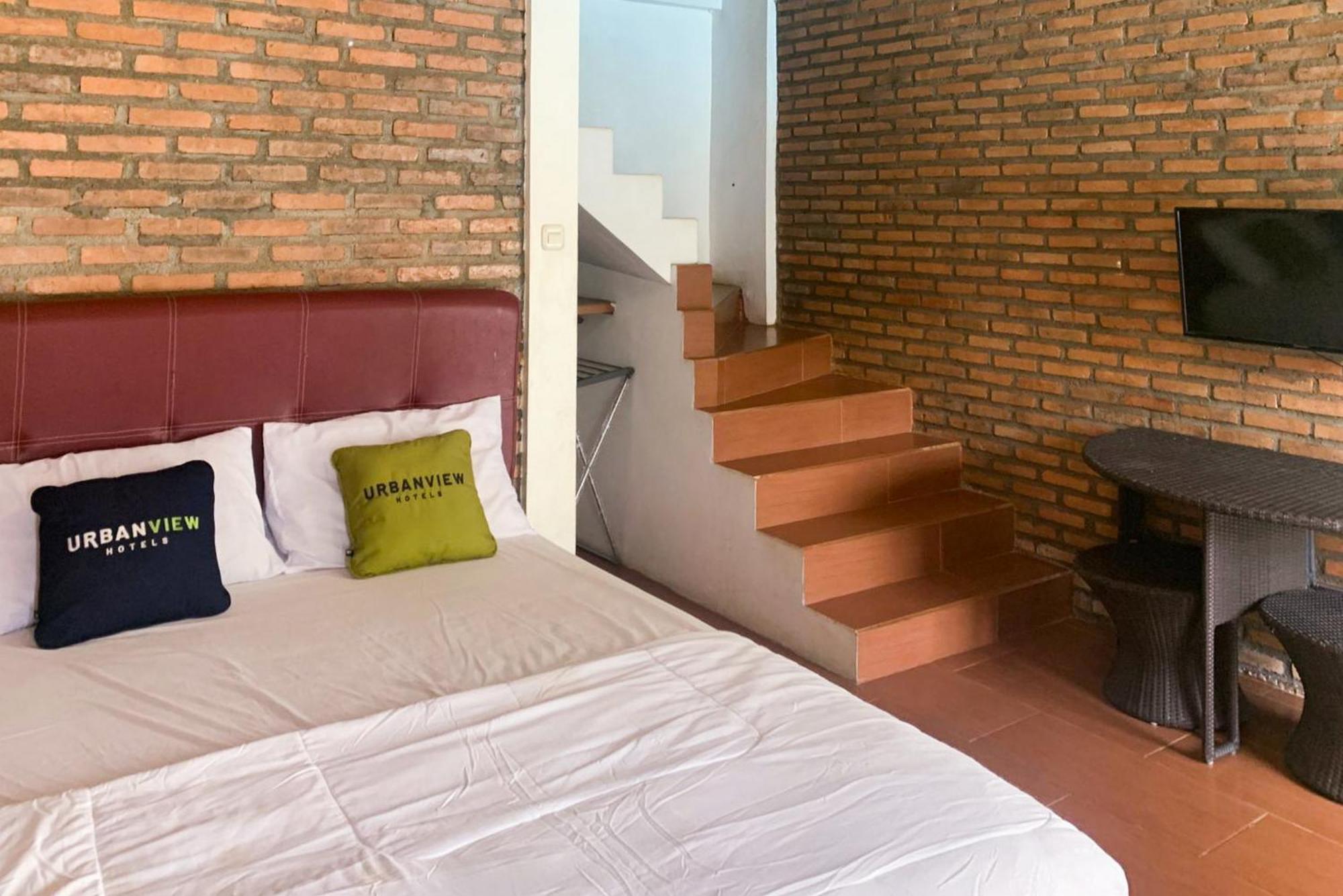 Urbanview Hotel Villa Q Gisting Bandjarnegeri Экстерьер фото