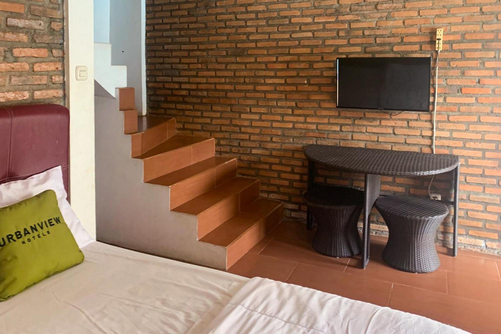 Urbanview Hotel Villa Q Gisting Bandjarnegeri Экстерьер фото