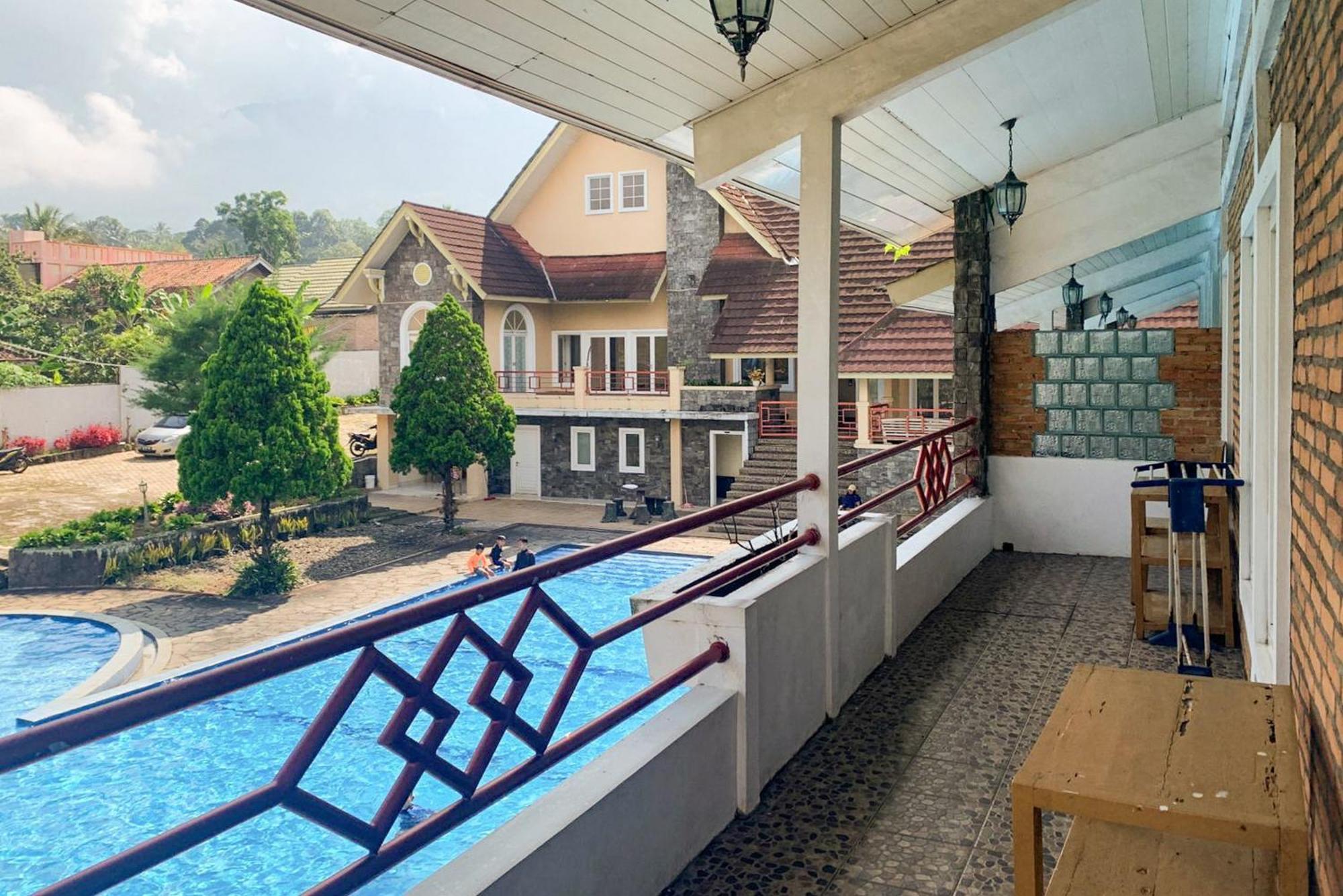 Urbanview Hotel Villa Q Gisting Bandjarnegeri Экстерьер фото