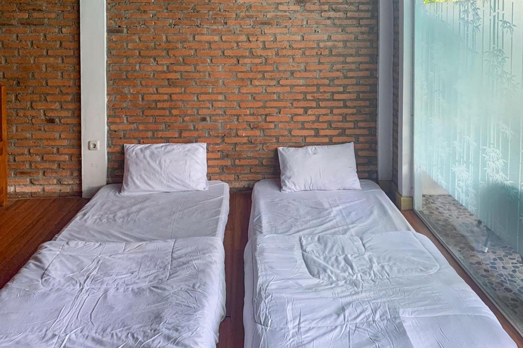 Urbanview Hotel Villa Q Gisting Bandjarnegeri Экстерьер фото