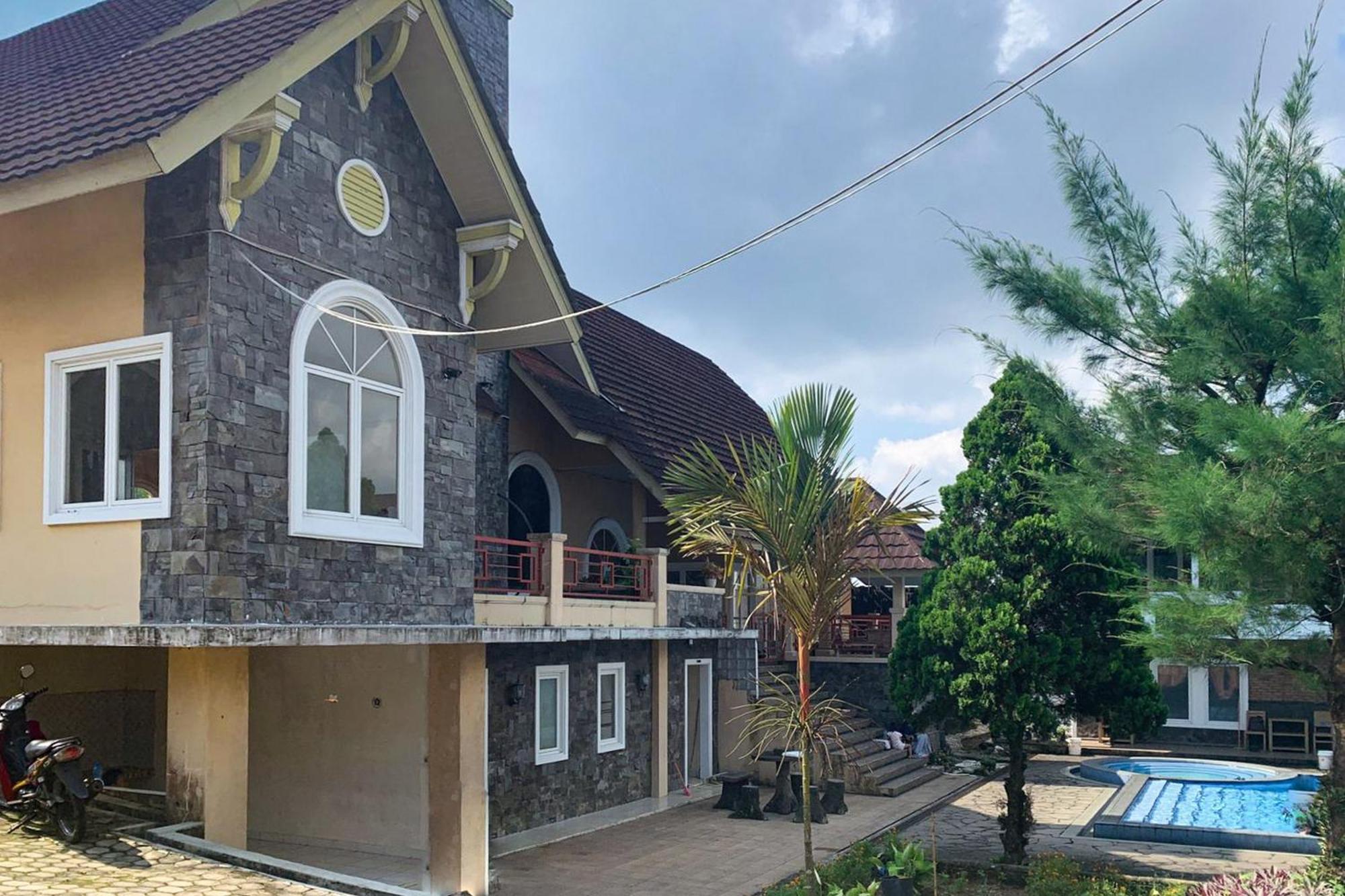 Urbanview Hotel Villa Q Gisting Bandjarnegeri Экстерьер фото