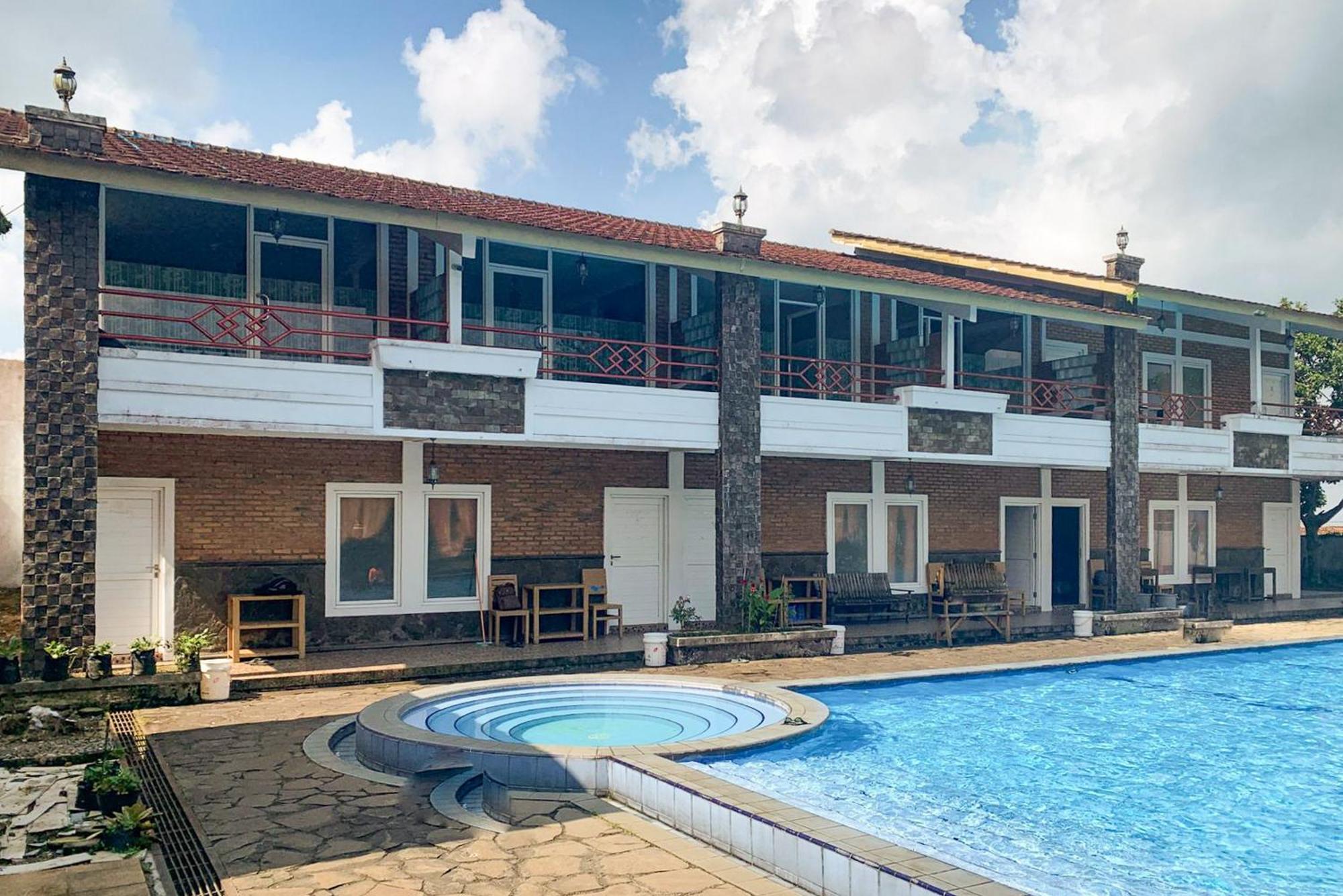 Urbanview Hotel Villa Q Gisting Bandjarnegeri Экстерьер фото