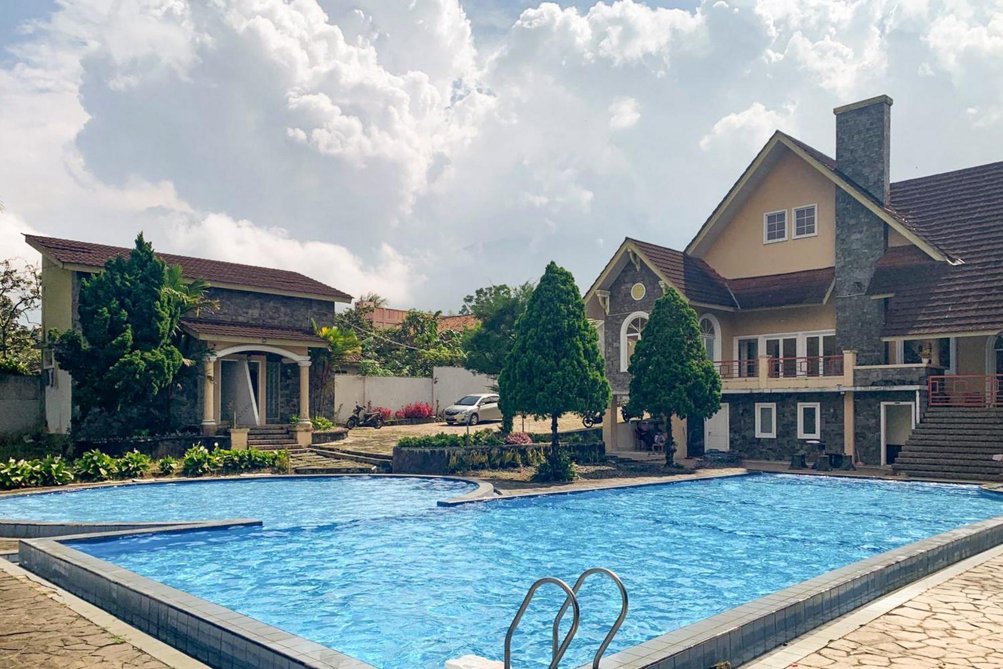 Urbanview Hotel Villa Q Gisting Bandjarnegeri Экстерьер фото