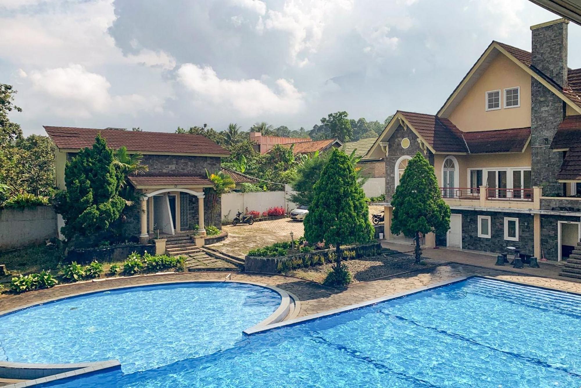 Urbanview Hotel Villa Q Gisting Bandjarnegeri Экстерьер фото